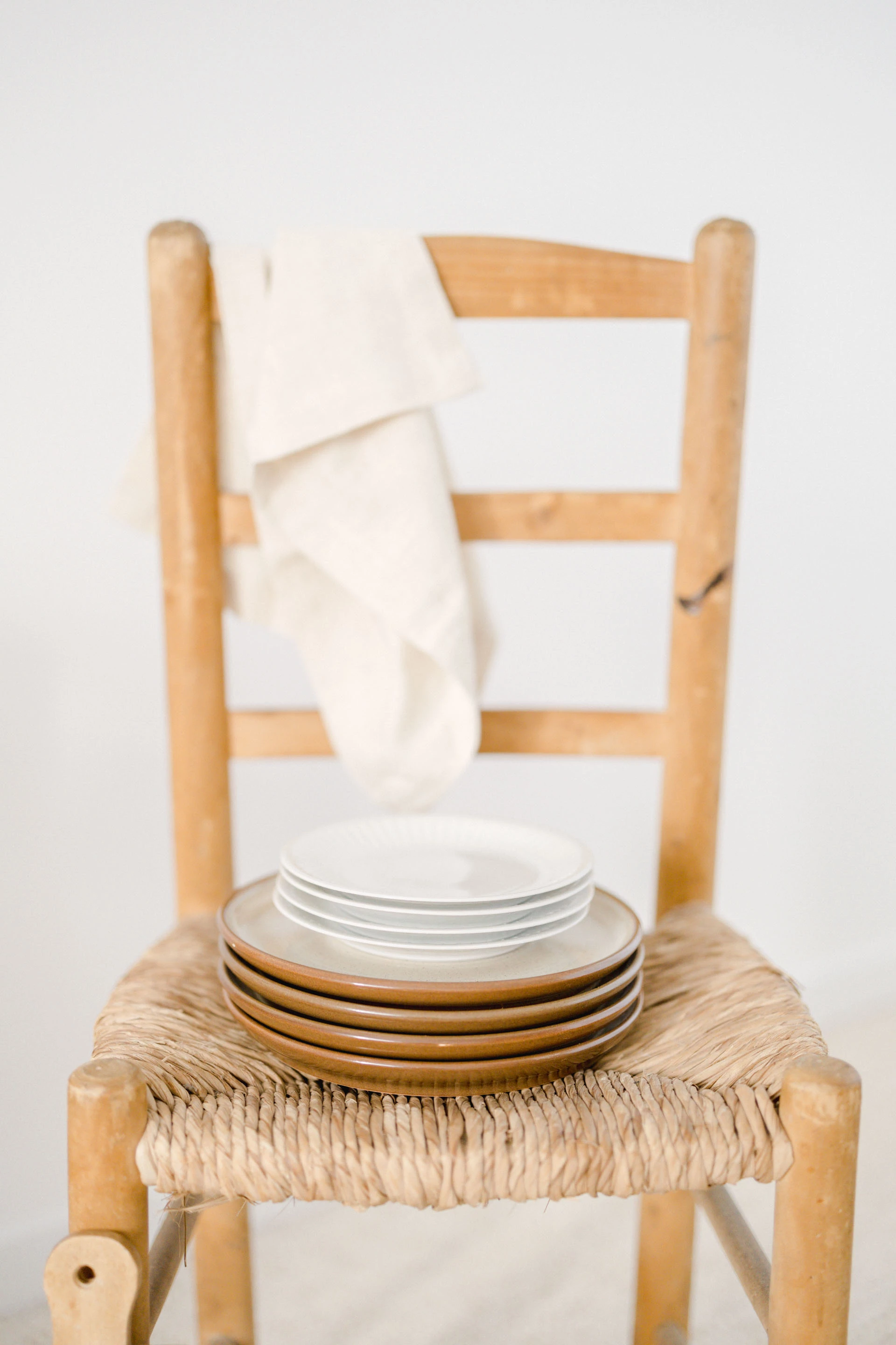 chaise osier planche beige rose